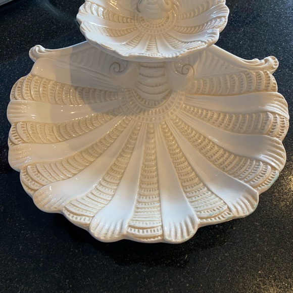 Lenox Butler’s pantry two-tier shell dish